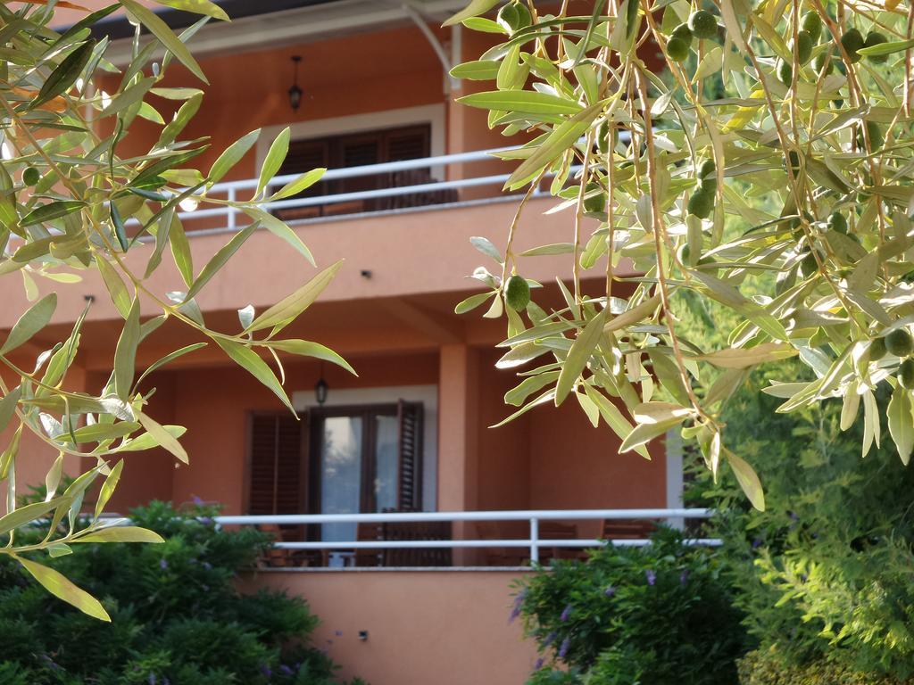 Apartmani Lina อูมัค ภายนอก รูปภาพ